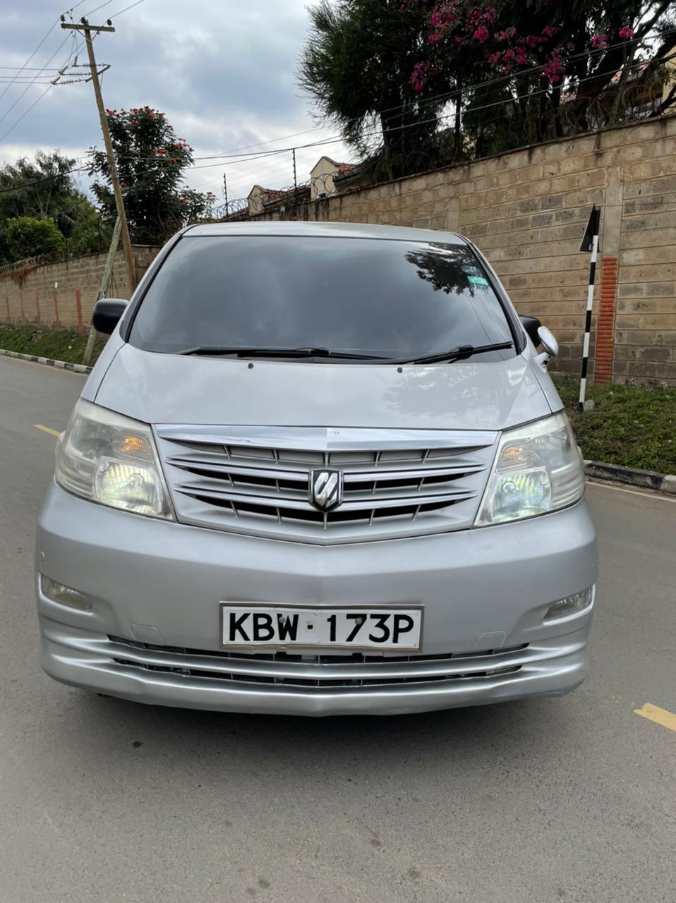 Toyota Alphard 2007 pay 20% 80% in 60 installments