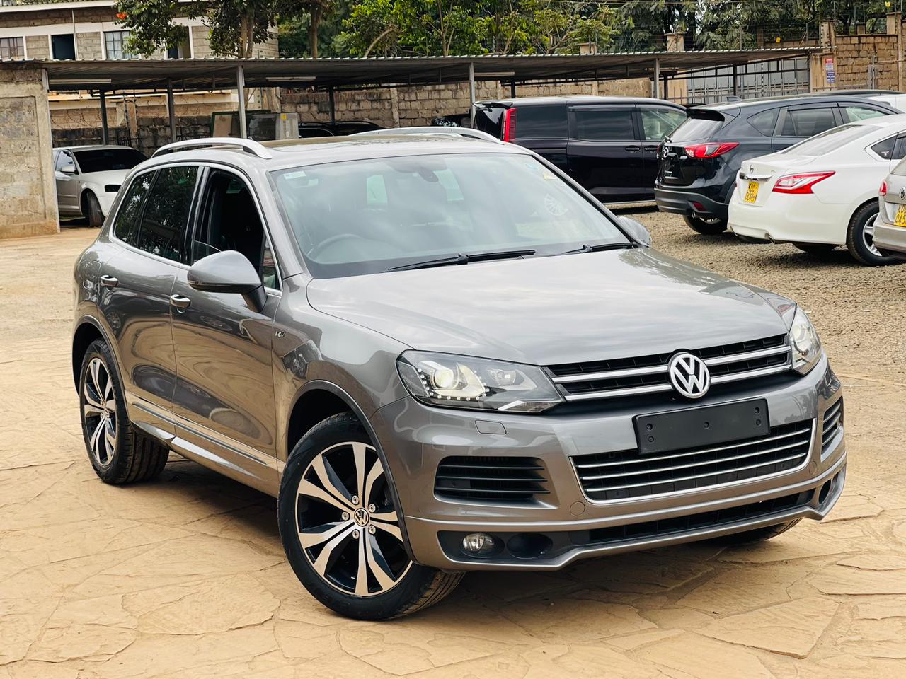 Volkswagen Touareg R-LINE 2014 Fully LOADED New Hire Purchase OK Wow