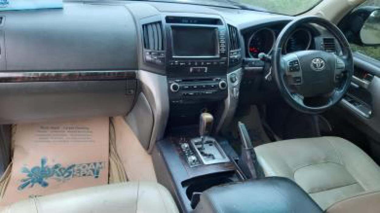 Toyota V8 Sunroof Leather Pay 30% Deposit. On Offer!