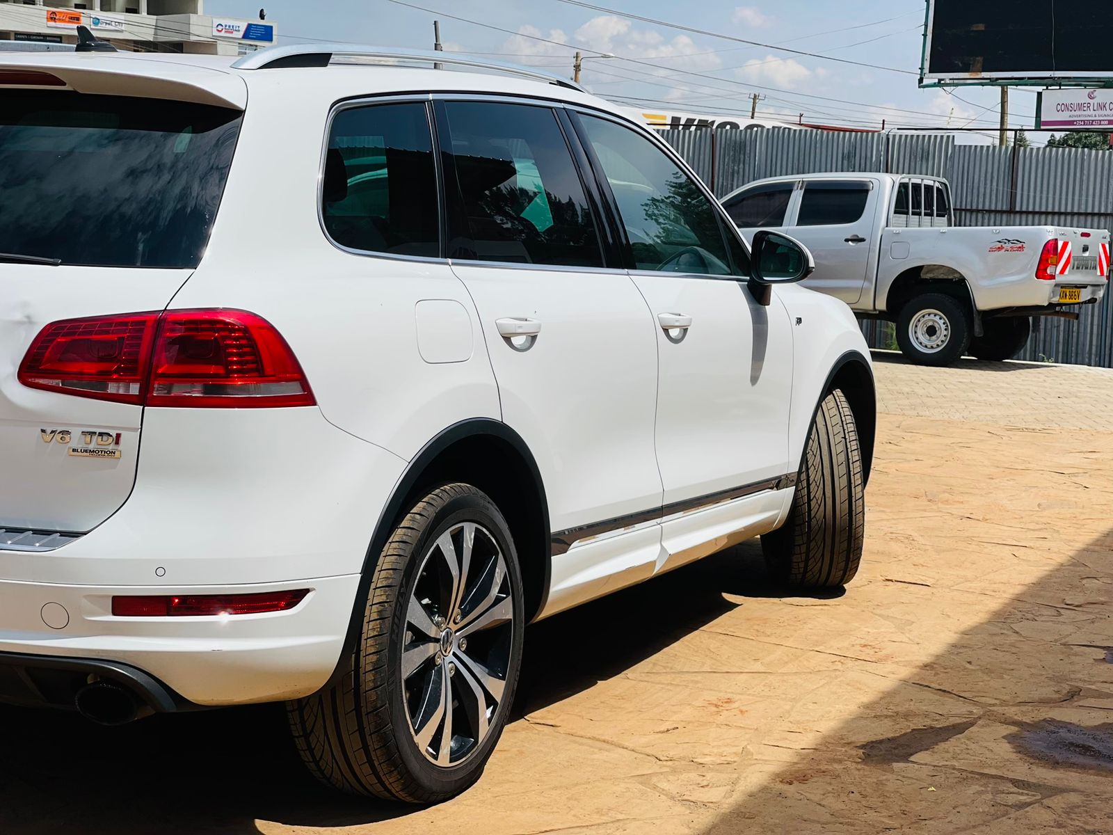 VW TOUAREG R-LINE FULLY LOADED 2015 New Cheapest Pay 20%