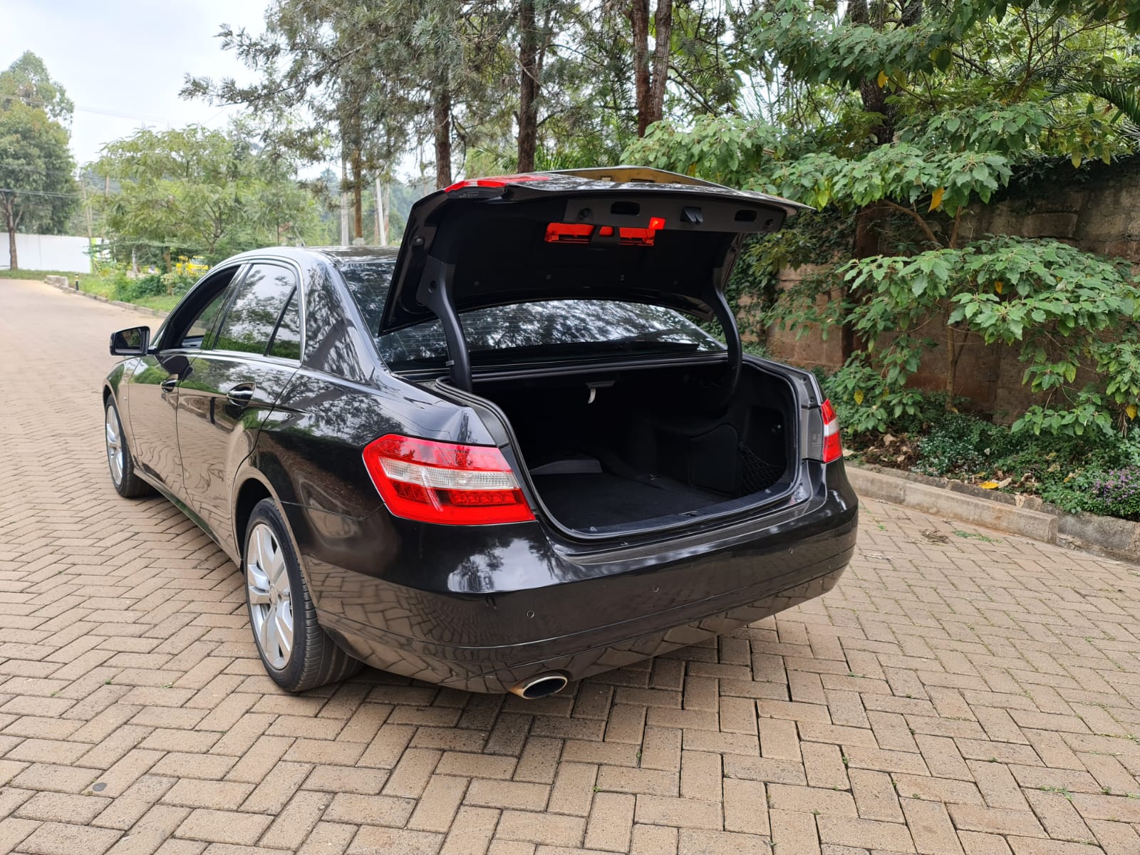 Mercedes Benz E200 2010 Cleanest Offer Local