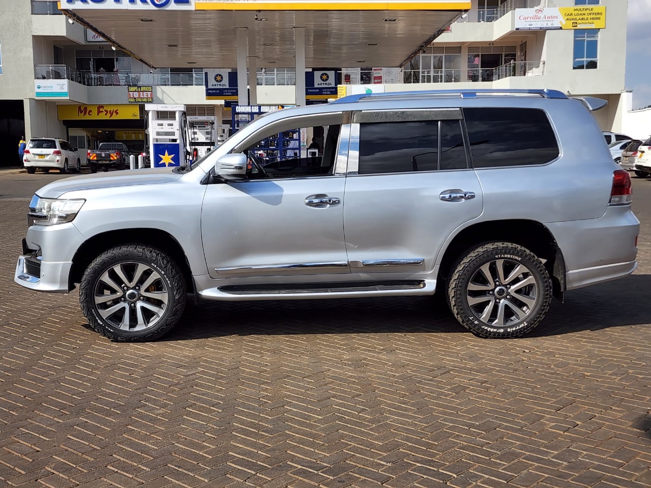 Toyota Land cruiser V8 Diesel SUNROOF Pay 50% Exclusive
