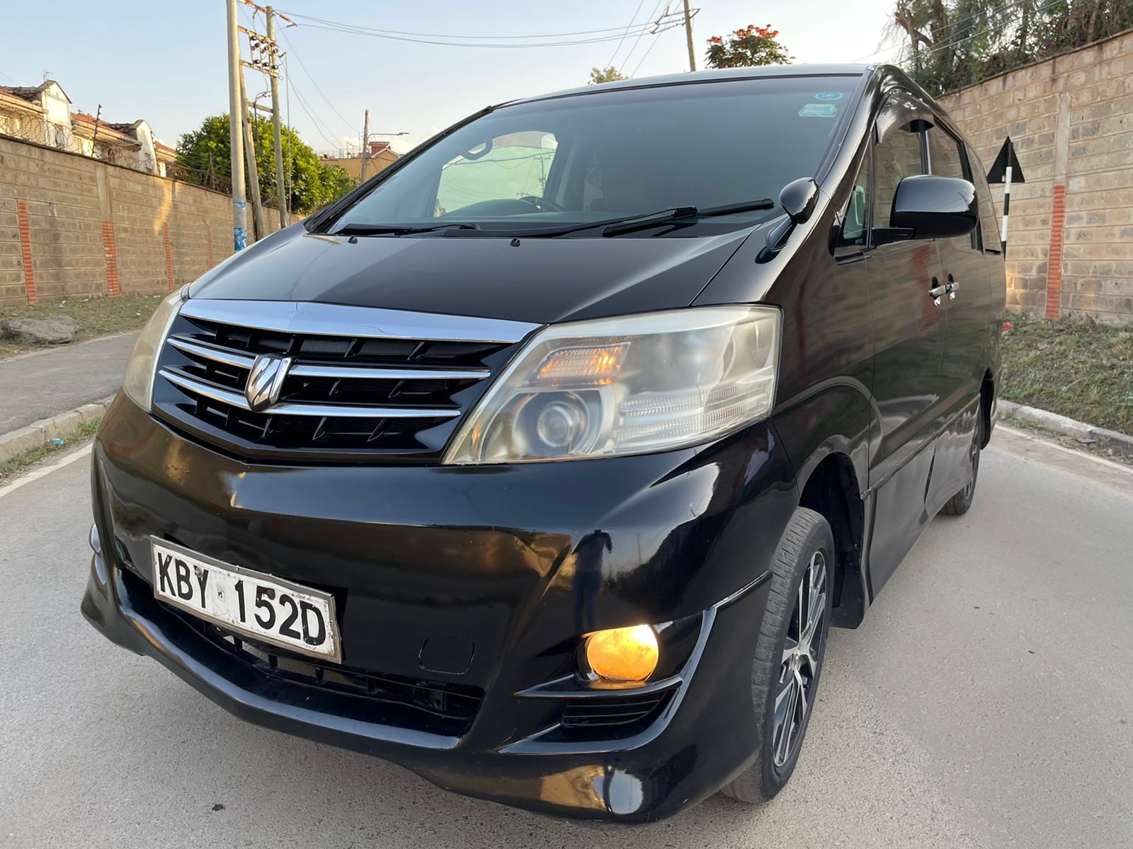 Toyota Alphard Black 2007 You Pay 20%  Trade in OK