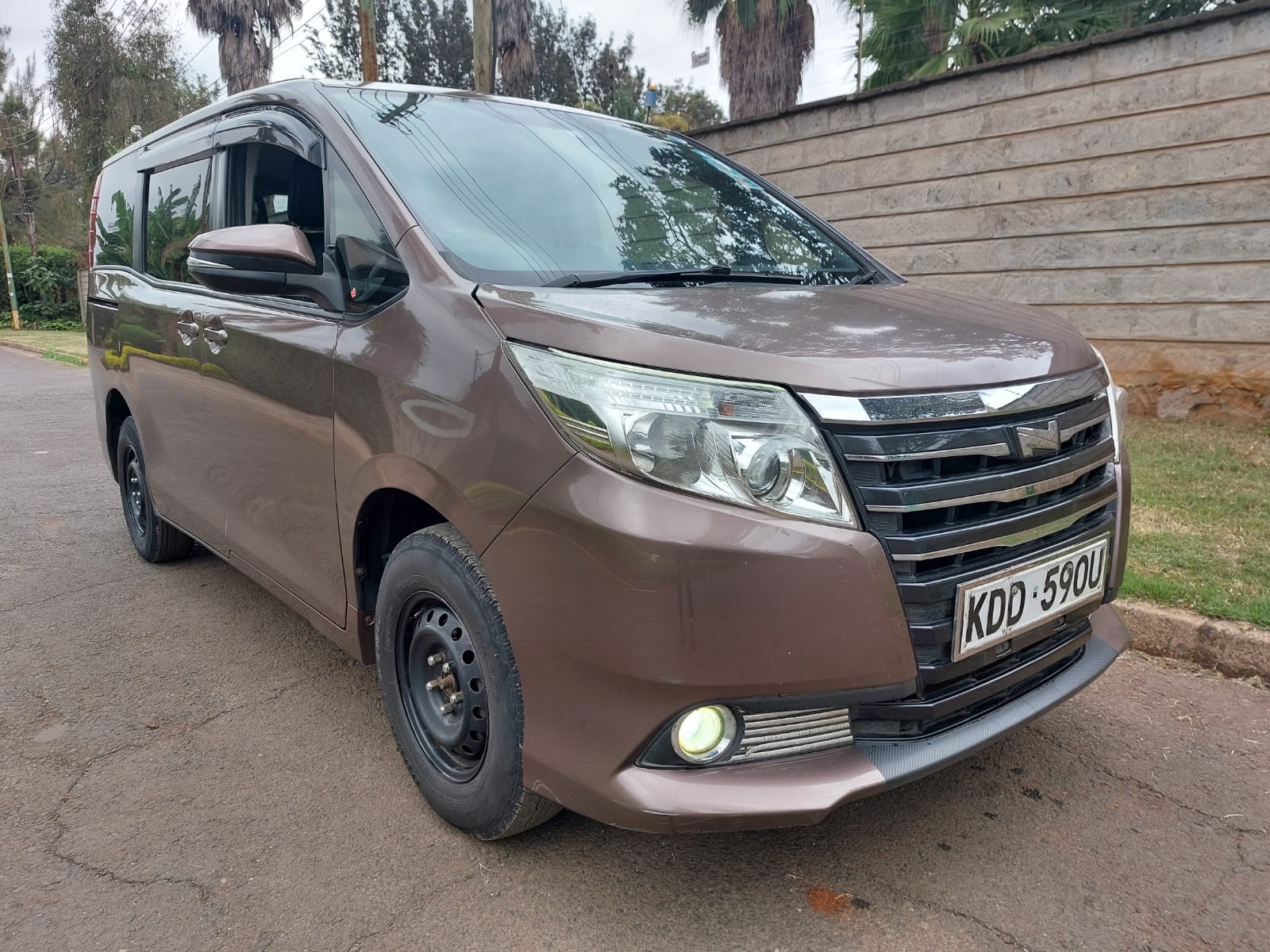 Toyota NOAH 2014 NEW SHAPE You Pay 20% Deposit Trade in OK Wow