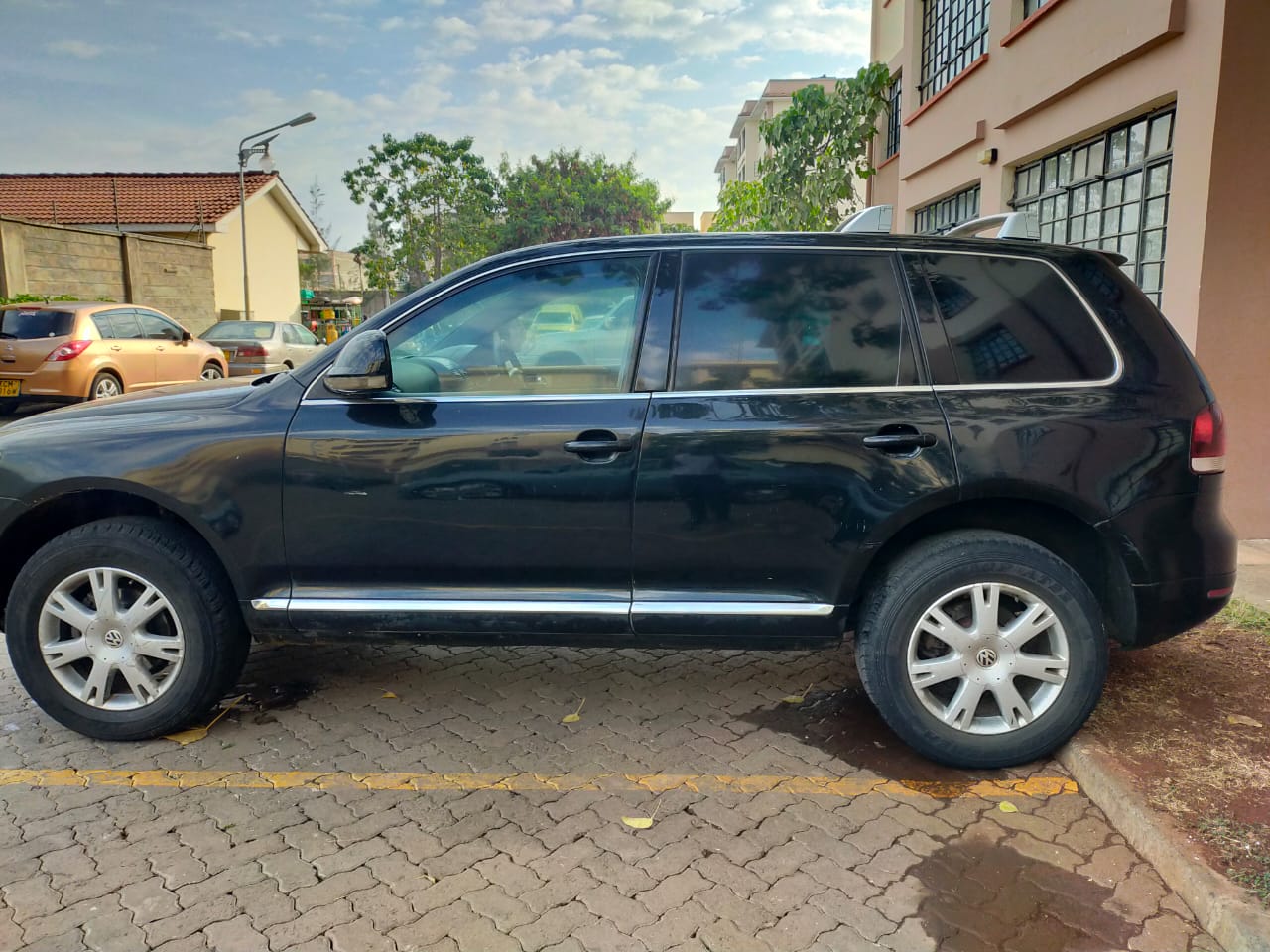 2006 Volkswagen VW Touareg You Pay 30% Trade in Ok Hot