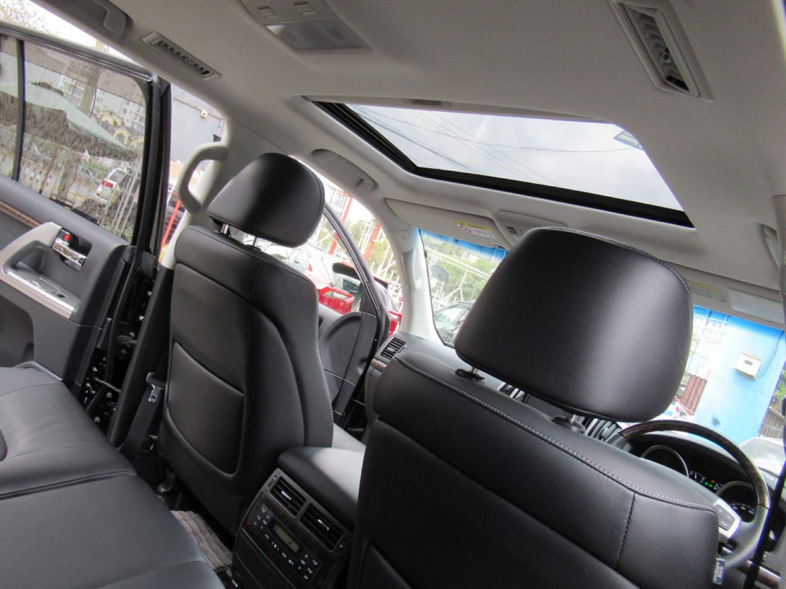Toyota Land cruiser V8 2015 Hot Deal black sunroof dark leather
