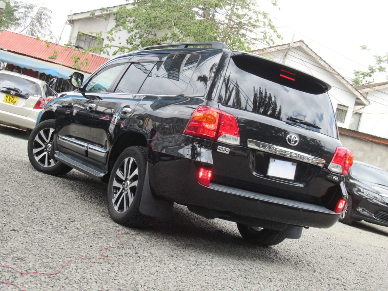 Toyota Land cruiser V8 2015 Hot Deal black sunroof dark leather