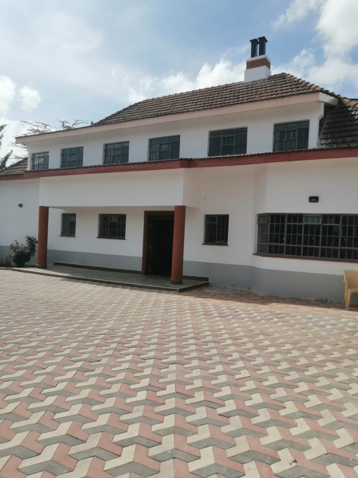 5 bedroom mansionete sits on 1/2 acre Karen near Nairobi academy 120m EXCLUSIVE