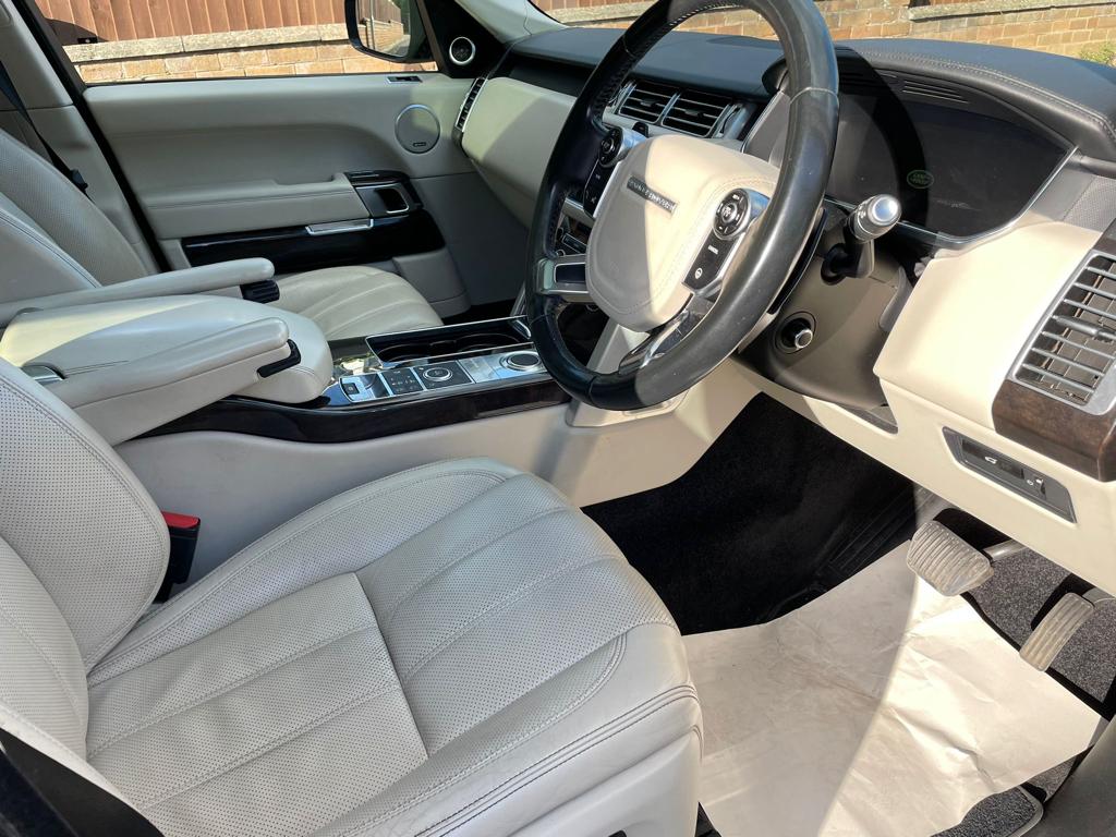 RANGE ROVER VOGUE Panoramic sunroof SDV6 2015 EXCLUSIVE OFFER!