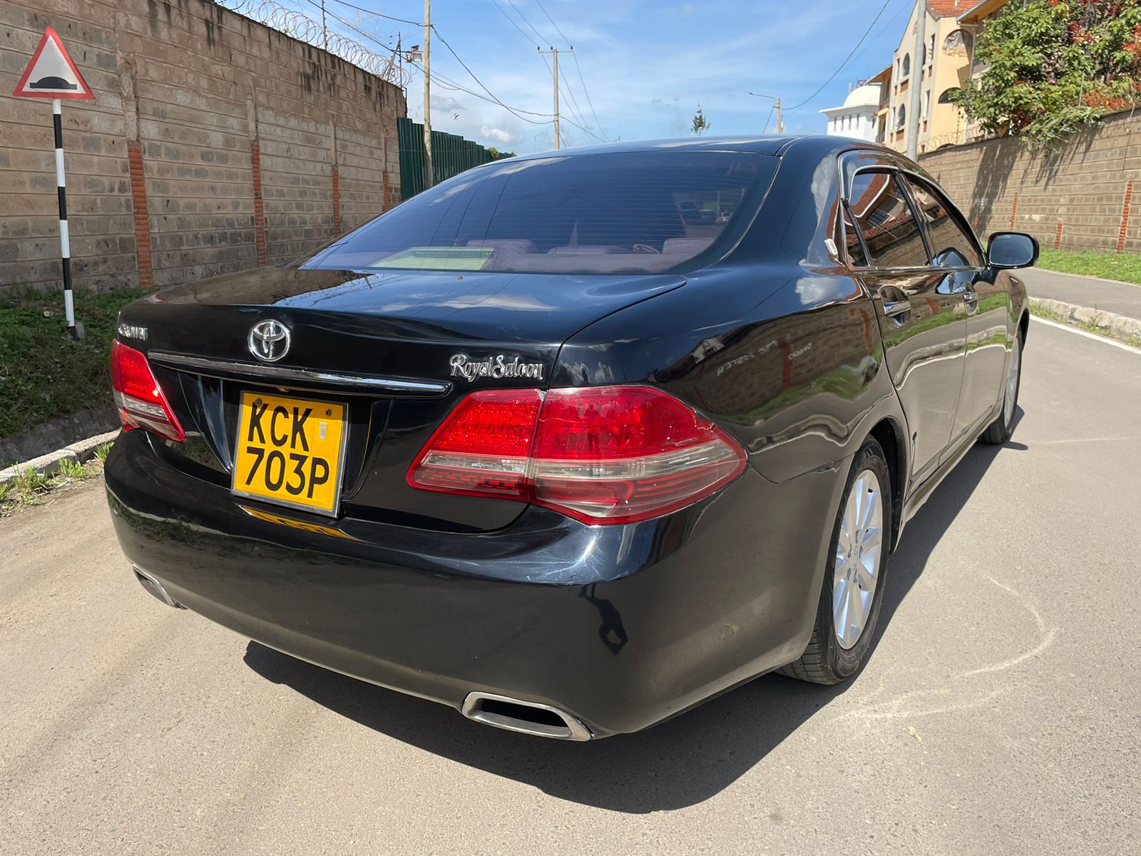 Toyota CROWN 2010 Royal Saloon You pay Deposit Trade in Ok For Sale in Kenya