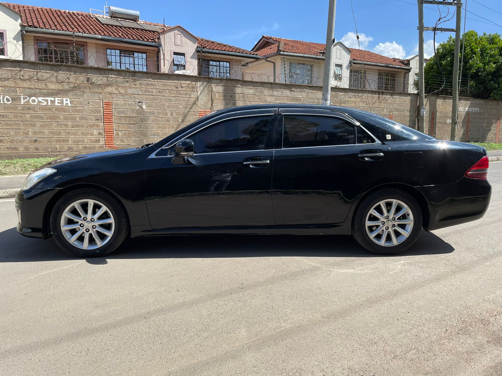 Toyota CROWN 2010 Royal Saloon You pay Deposit Trade in Ok For Sale in Kenya