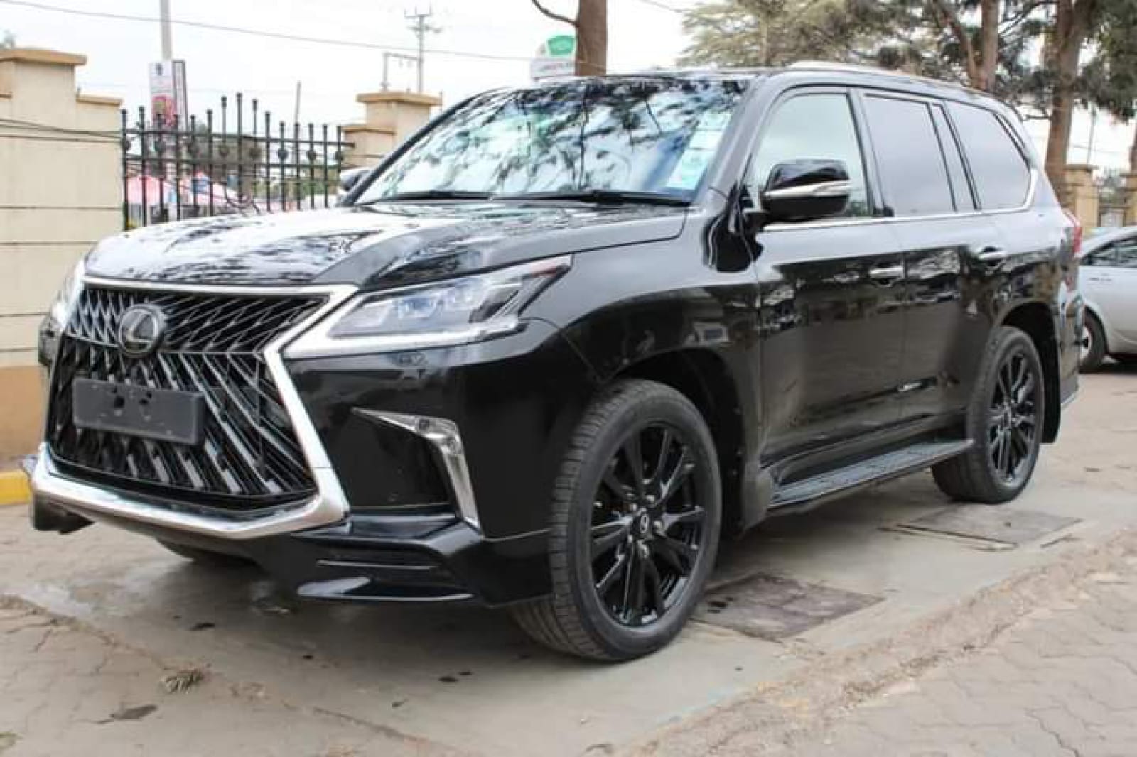 LEXUS LX 570 2019 Fully Loaded HIRE PURCHASE OK EXCLUSIVE For SALE in Kenya