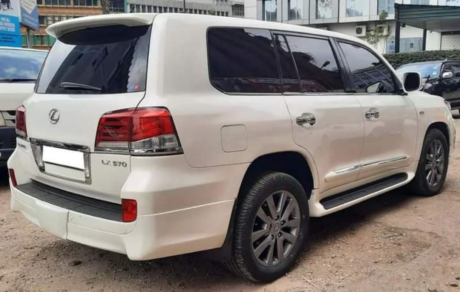 LEXUS LX 570 5M ONLY Fully Loaded HIRE PURCHASE OK EXCLUSIVE For SALE in Kenya