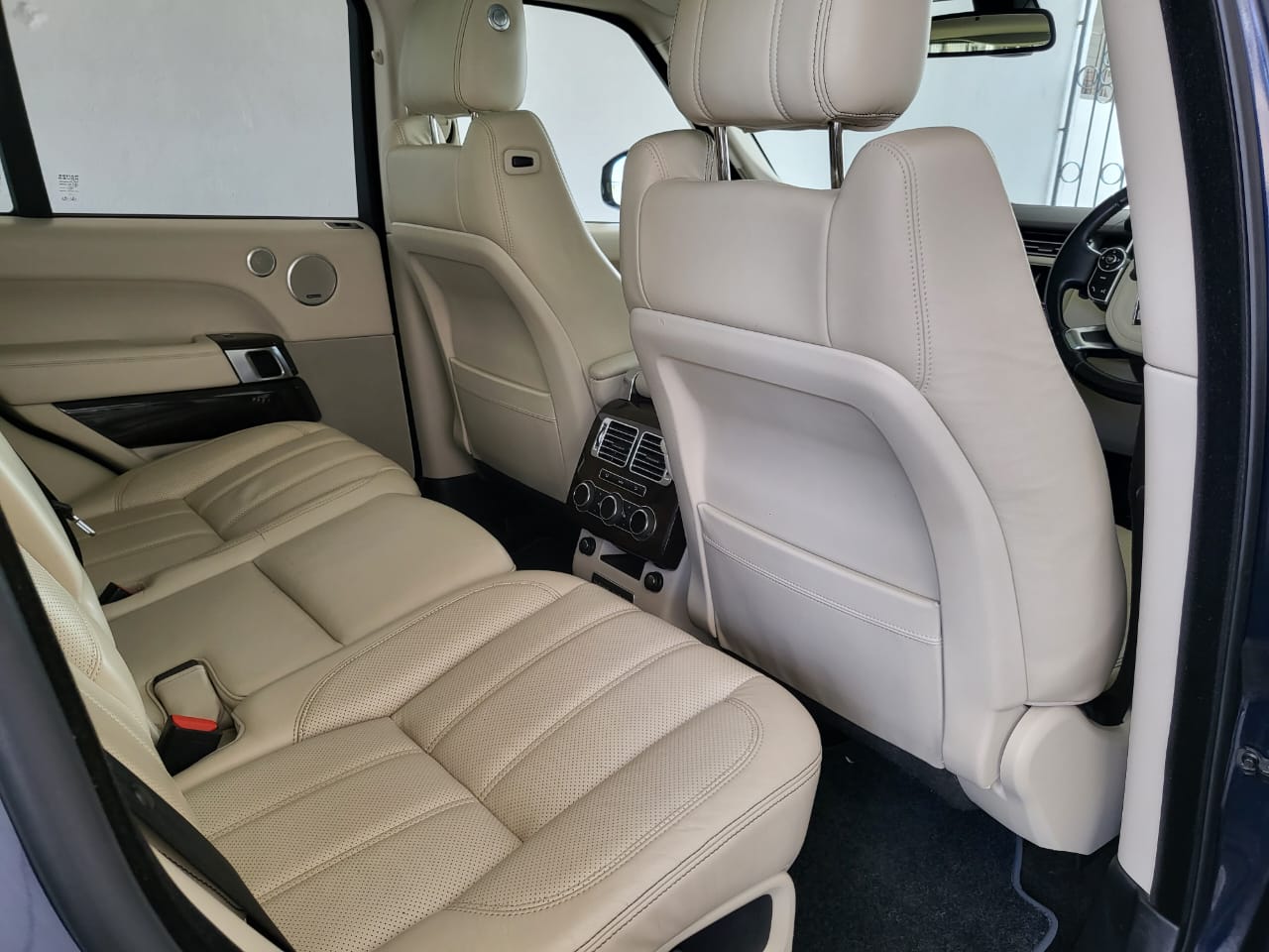RANGE ROVER VOGUE 2015 Fully Loaded New on OFFER