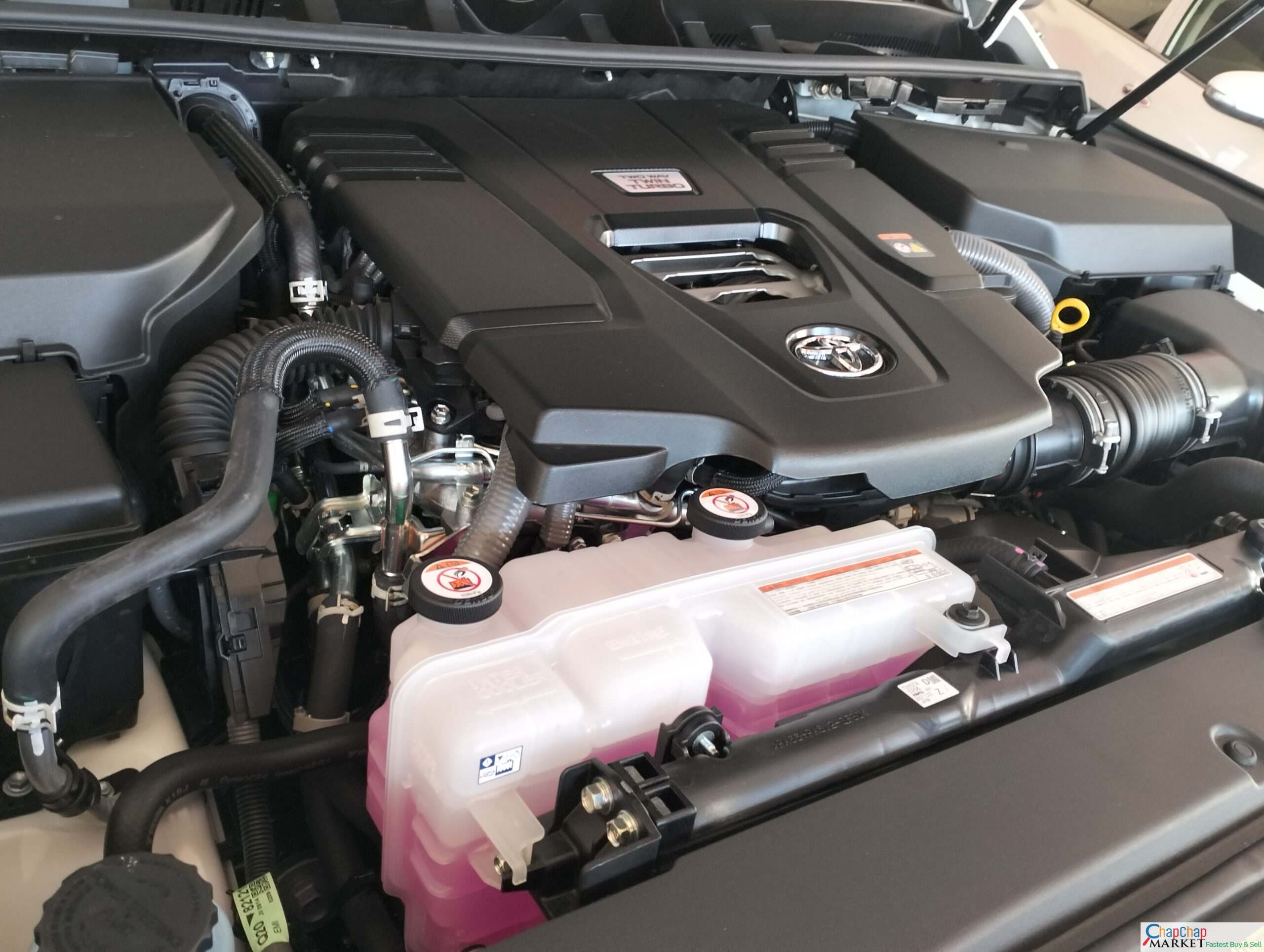Toyota landcruiser V8 2015 model