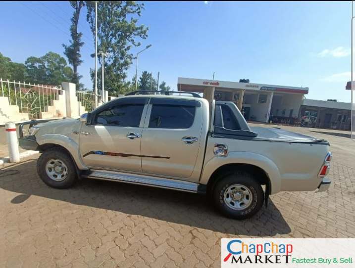 Toyota Hilux double cab local 2012 1.9m negotiable manual