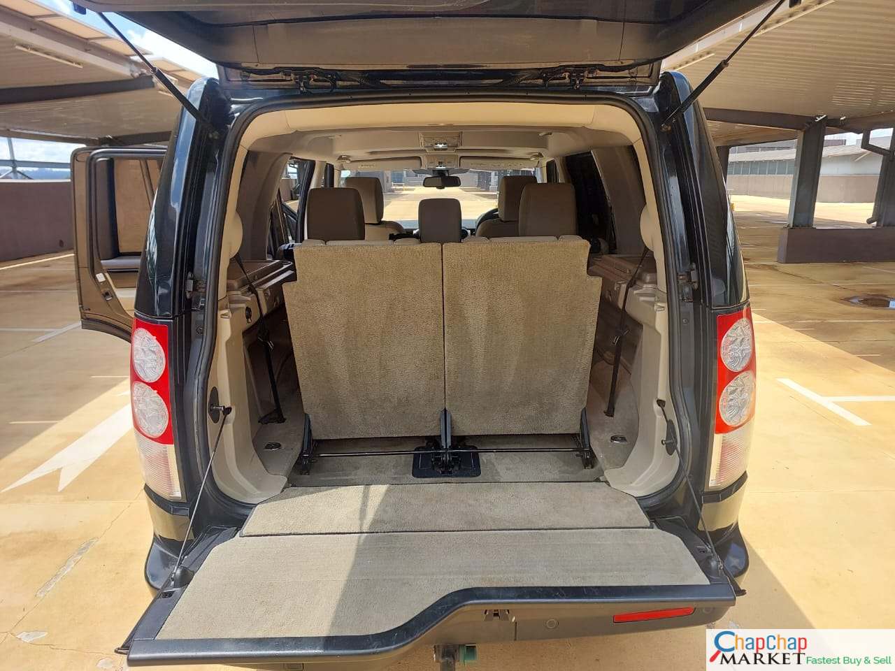 Land Rover Discovery 4 triple sunroof QUICK SALE You Pay 30% Deposit Trade in Ok For sale in kenya