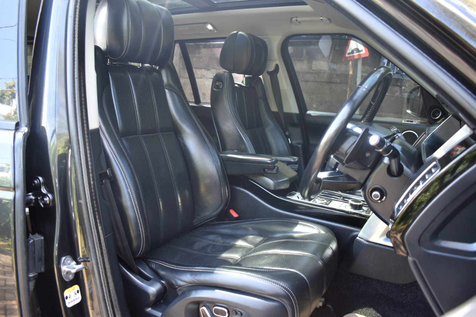 RANGE ROVER VOGUE SDV8 4.4 SUNROOF You Pay 40% DEPOSIT TRADE IN OK For sale in kenya exclusive
