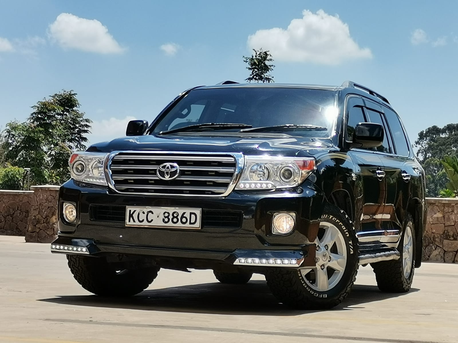 Toyota Land cruiser V8 2010 3.5M nego You Pay 30% Deposit Trade in Ok EXCLUSIVE