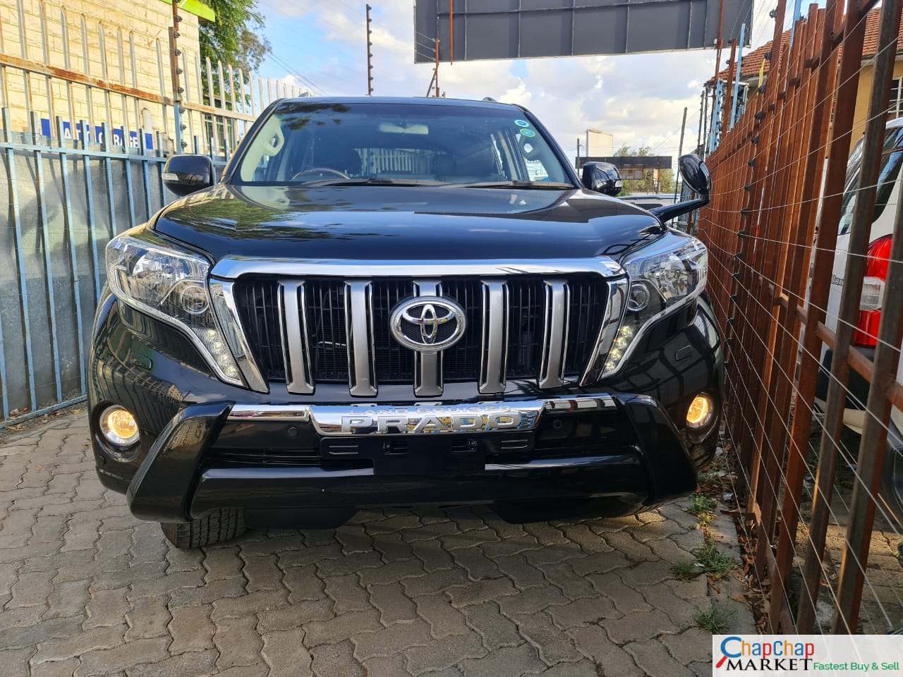 Toyota PRADO 2017 Sunroof 5.5M ONLY Quick SALE TRADE IN OK EXCLUSIVE!