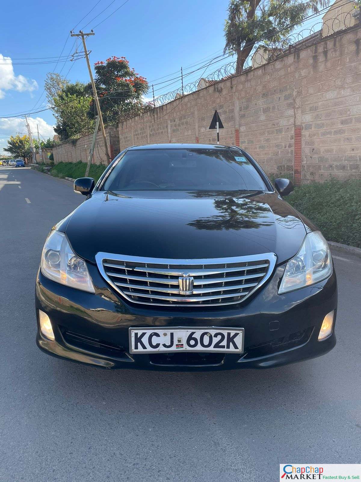 Toyota CROWN Royal Saloon 🔥🔥 You pay 30% Deposit Trade in Ok EXCLUSIVE