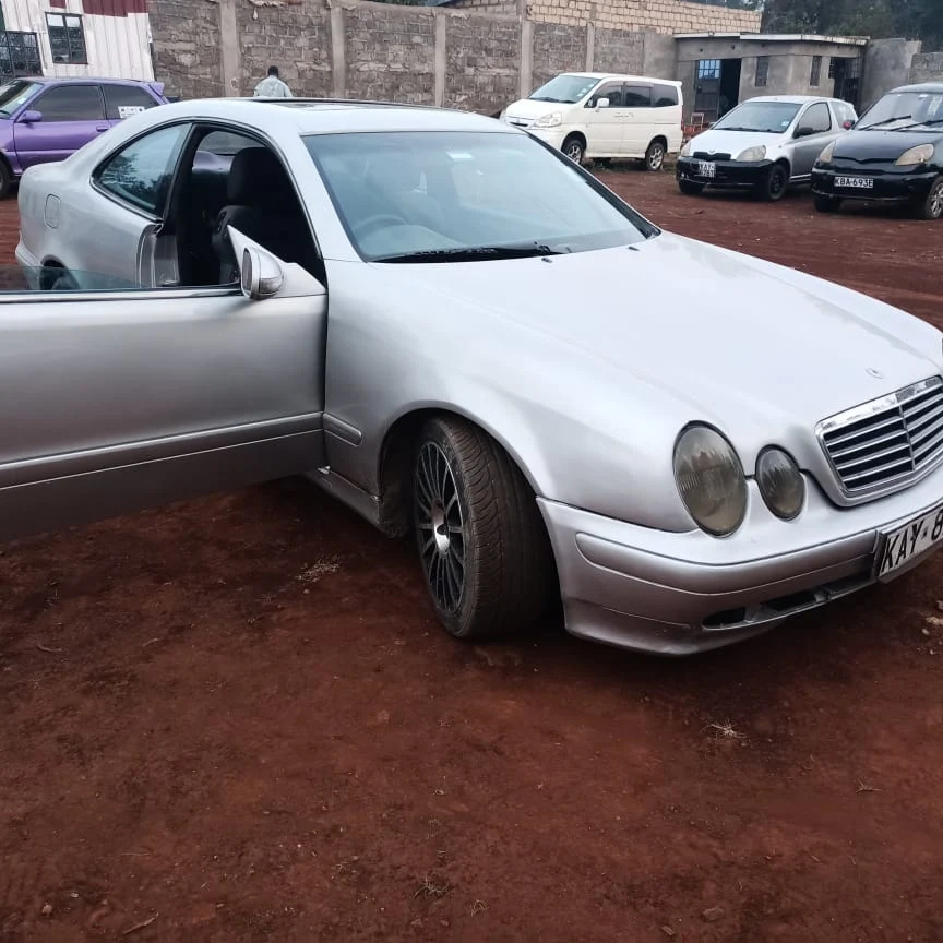 Mercedes Benz E class with sunroof coupe Auto 420k Only ðŸ”¥ You Pay 30% DEPOSIT Trade in OK EXCLUSIVE (SOLD)